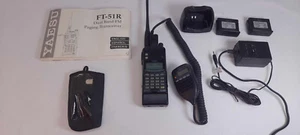 Yaesu FT-51R 2m/440 Dual-Band FM Transceiver MH-29 Display - Zdjęcie 1 z 10