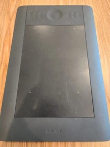 Wacom Intuos5 Touch Small Pen Tablet (PTH450) - no battery or accessories - Picture 1 of 3
