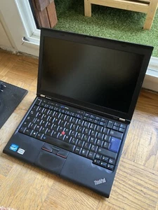 Thinkpad X220i - i3-2310M 2.10GHz - 4Go RAM - HDD 120Go - Photo 1/3