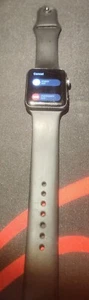 Apple Watch Series 3 (GPS, 42mm) - Aluminium noir - Bon état (sans chrgr) - Photo 1 sur 5