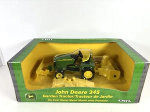 JOHN DEERE 345 SET 1/16 TRATTORINO RASAERBA, STOCK #5079 NUOVO CON SCATOLA - Foto 1 di 7