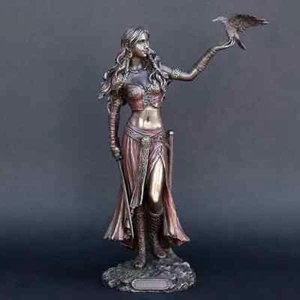 1 Stück Resin Statuen Morrigan Die keltische Göttin der Schlacht mit Krähe & Schwert Bronze - Bild 1 von 24