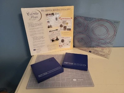 Lote de recuerdos creativos: páginas de calendario, juegos de bolígrafos en negrita y fina, tapete de corte + Foto 1 de 4