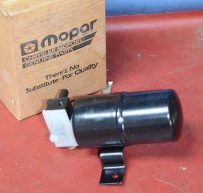 NOS 1990-93 Dodge Dakota A/C Drier Filter w/ Bracket Mopar 4462018 Chrysler 2.5 - Image 1 of 4