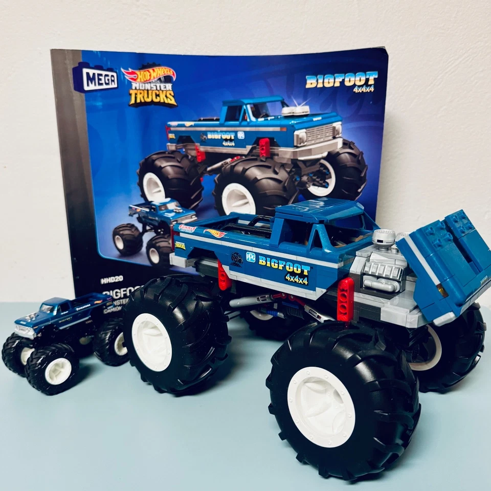MEGA HOT WHEELS BIGFOOT MONSTER TRUCK BUILDING TOY 538 PCS W/DIE-CAST TRUCK NICE - Image 1 of 4