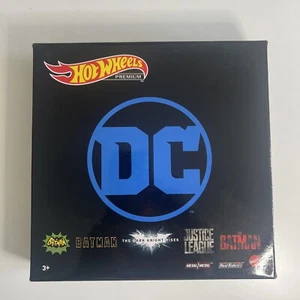 NUOVO Mattel GRM17 Hot Wheels Premium DC BATMAN Veicolo pressofuso set da 5 pacchetti - Foto 1 di 3