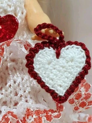 ÚNICO BOLSO DE MANO HECHO A MANO HILO GANCHILLO ❤CORAZÓN❤ EN FORMA para MUÑECAS KELLY SIZE Foto 1 de 3