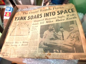 Grand Rapids PRESSE "YANK SCHWEBT IN DEN WELTRAUM" Überschrift, Zeitung, 1961 - wie besehen - Bild 1 von 5