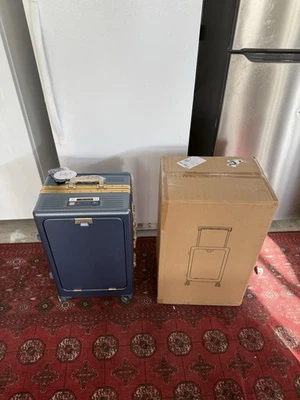 Mala de 26 polegadas – Nova – Azul/dourada (ótima para viagem). Carregador integrado incluído - Imagem 1 de 4