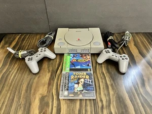 Consola Sony PlayStation 1 PS1 SCPH-7501 2 mandos 2 juegos cables funcionan - Imagen 1 de 15