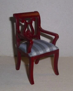 Jiayi, exclusiver Armlehnstuhl - Mahagoni, Poilster grau,  Miniatur 1:12  - Bild 1 von 2
