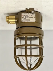 CHRISTMAS SALE VINTAGE BRASS METAL WALL CEILING MOUNT BULKHEAD SHIP LIGHT - Picture 1 of 8