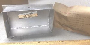 AGH Ind. - 8" Endabdeckung Kanal/geschweißte Metallbox mit Hardware P/N: BOM 6432 (NOS) - Bild 1 von 12