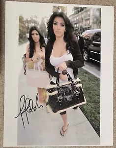 Kim Kardashian socialite hand signed Early 8.5x11 photo autographed - Picture 1 of 1