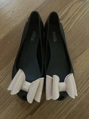 Мини Melissa девочек туфли размер 1, новый, черный/бежевый бант - Изображение 1 из 3