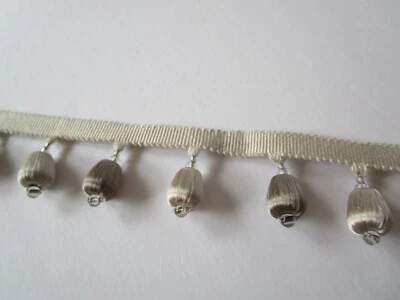 Серо-коричневый шелк чувствовать 1» мяч кисточки со стеклянной бусиной бахрома отделка 83» два тона серо-коричневый - Изображение 1 из 4