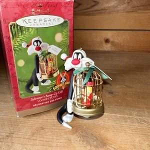 Hallmark Keepsake Sylvester’s Bang Up Gift Looney Tunes Ornament 2000 - Picture 1 of 5