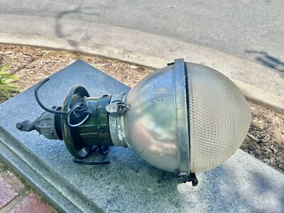 RARE! Industrial Holophane Light Street Vintage Porcelain Working Gas Station - Image 1 of 4