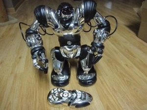 Sharper Image Robosapien WW250 with remote Works Great! - Picture 1 of 3