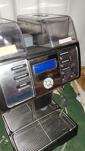 Professionelle italienische Espressomaschine, Kaffeevollautomat - Bild 1 von 10