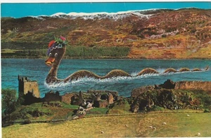ESCOCIA, Monstruo del Lago Ness en Castillo Urquhart Postal De Colección COMO NUEVO - Imagen 1 de 2