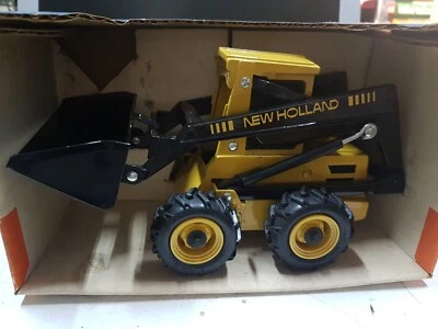 Ertl New Holland Skid-Steer   1/16 - Immagine 1 di 3
