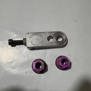 Tensor de cadena de bicicleta vintage MONGOOSE BMX y tuercas de aleación púrpura en muy buena condición 3/8" 26 tpi - Imagen 1 de 10
