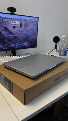 Asus Vivobook 14 laptop 14” OLED Intel Core I5 16GB RAM 512GB SSD Silver 4GB GPU - Image 1 of 4