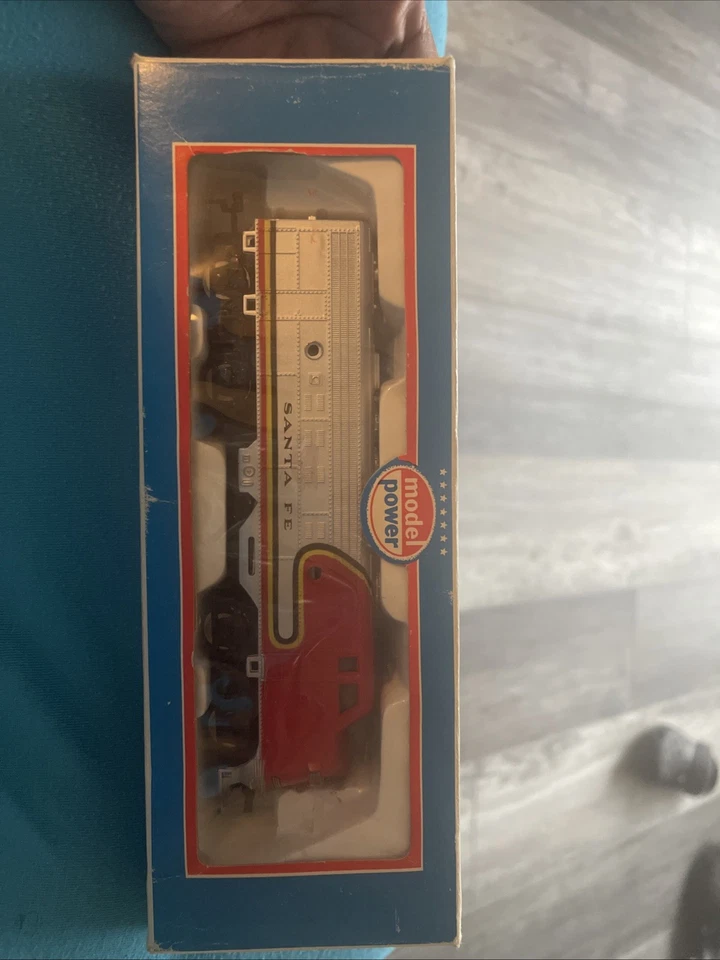 Model Power # 6607 HO Scale Santa Fe F9 Diesel Locomotive in Box - Image 1 of 1