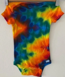 Nuevo Tie Dye 6-9 meses Gerber Onsies 100% algodón manga corta todas las estaciones todos los días - Imagen 1 de 15