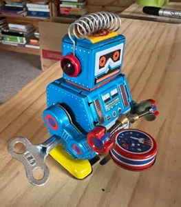 Wind Up Drummer Robot DRUMMING Tin Toy CLOCKWORK Mechanical Adults Collectibles - Picture 1 of 3
