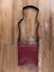 (KEINE ZOLLSTEUER) BOTTEGA VENETA Umhängetasche rot geflochtenes Intrecciato-Leder - Bild 1 von 11