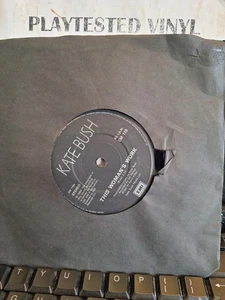 KATE BUSH THIS WOMANS WORK EMI UK VG- 7" VINYL 45 SINGLE RECORD - Imagen 1 de 4