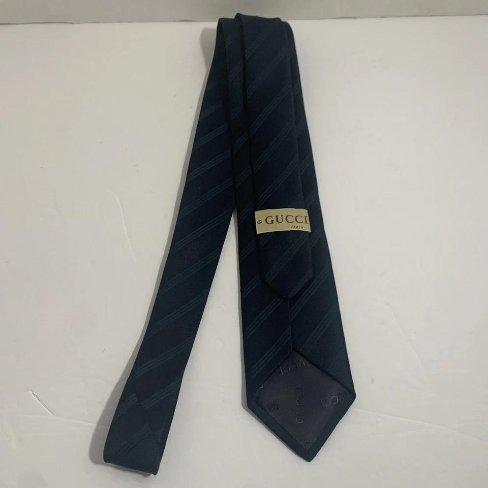 ¡Raro! Corbata Gucci CREAM LABEL Vintage Azul Marino/Azul Marino Rayas Hecha en Italia 100% Seda Foto 1 de 4