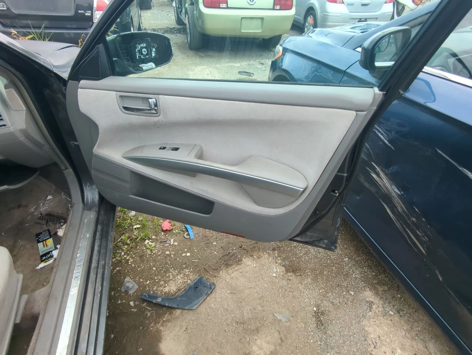 2005 年日产 Maxima 右前乘客内门板装饰 ZF6O7 — 第 1/1 张图片