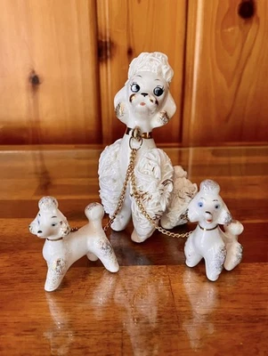 Caniche de espagueti vintage perro madre con bebés cachorros en cadena etiqueta Napco Foto 1 de 4