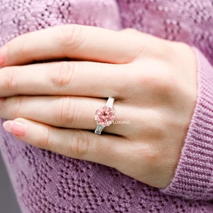 Lab Grown Diamond Ring Round Cut 14k White Gold IGI 1.40 Ct Fancy Intense Pink - Picture 1 of 10