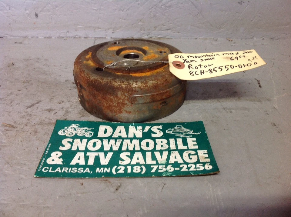 Volante # 8CH-85550-01-00 Yamaha 2000 Mountain Max 700 moto de nieve Foto 1 de 1