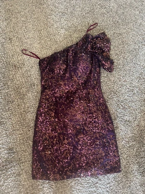 Vestido Brillante Talla 5/6 Púrpura Oscuro Hombro Descubierto Un Hombro Lentejuelas -Mari Lee Foto 1 de 4