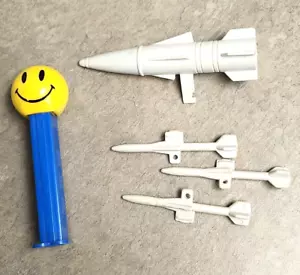 1989 Ertl Force One Electronic F-15 Strike Eagle Teile ~ 3 kleine Bomben + 1 große - Bild 1 von 5