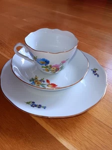 Sammeltasse 3-teilig, Gold/Floral, Triptis-Porzellan - Bild 1 von 5