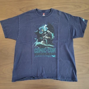 MAGLIETTA SDCC SAN DIEGO COMIC-CON INTERNATIONAL BATMAN JIM LEE 75 - EXTRA LARGE - Foto 1 di 3