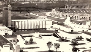 1933 RPPC Chicago World's Fair Hall of Science, Carillon Tower & Solder Field - Bild 1 von 3