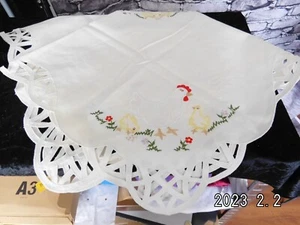 Tischdecke/Mitteldecke/ivory/Stickereien/Ostern - Bild 1 von 4