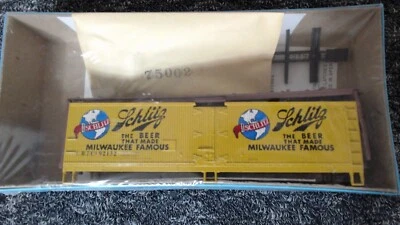 Ahearn Blue Box 40 FT WD Reefer Schlizt Beer URTC 92132 HO Scale 5211 - Image 1 of 3