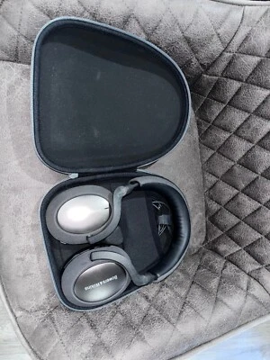 IMMACULATE - Bowers & Wilkins PX7 Wireless Over-Ear Headphones - Black - Image 1 of 4