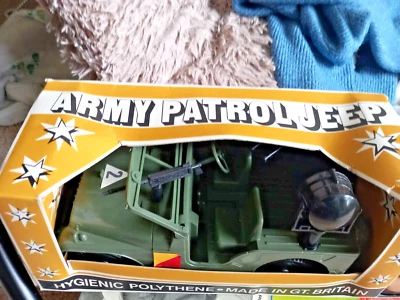 JEEP PATRULLA EJÉRCITO POLIETILENO 13"" LARGO Foto 1 de 4