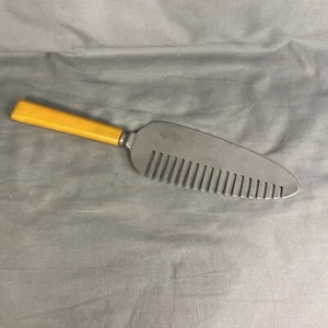 Butterscotch Yellow Bakelite Server Handle Kitchen Utensil Cake Cutter - Picture 1 of 6