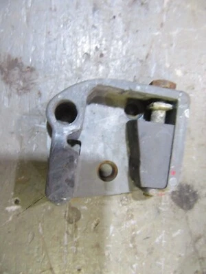 Volkswagen VW Bug Beetle 1963 puerta atasco golpeador pestillo placa de captura lado del conductor Foto 1 de 2