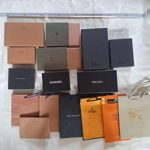 Leere Geschenkbox & Papiertüte der High End Marken Dior, Louis Vuitton usw. 24337 - Bild 1 von 10